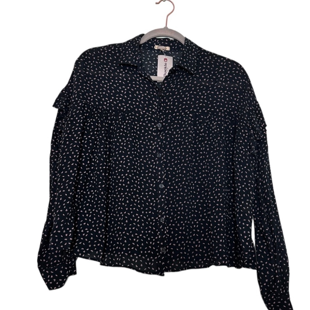 NWT Buckles Gimmicks by BKE Ruffled Blouse - Picture 9 of 10